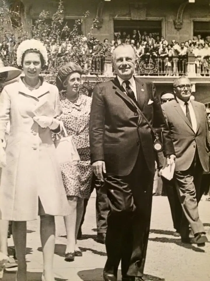 VISITA DE LA REINA ISABEL II