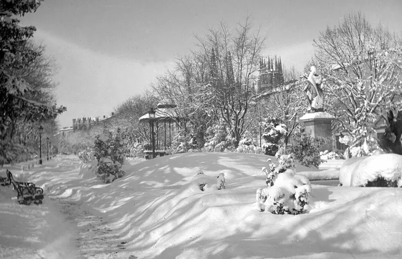 PASEO DEL ESPOLON CON NIEVE