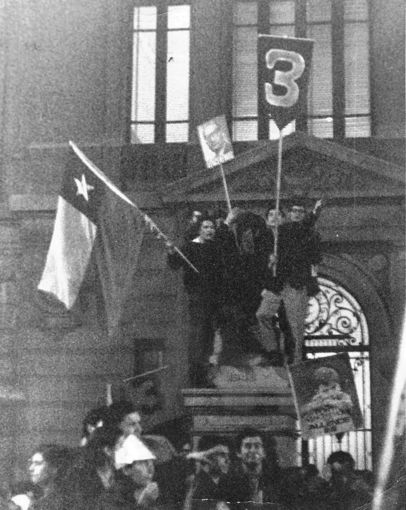 Celebrando la victoria de Allende