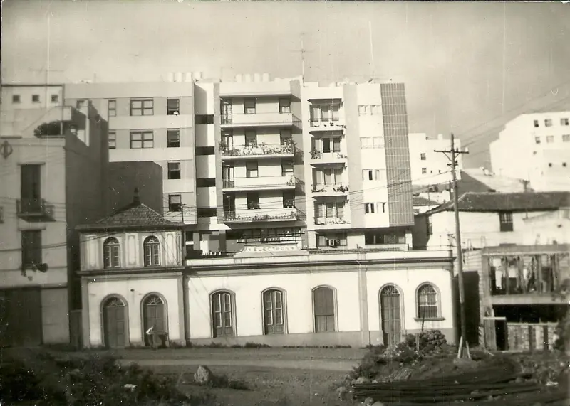 Avenida del Puente - Antigua casa Electrón