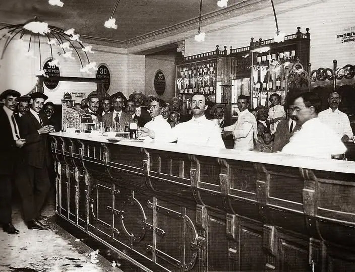 Actual bar "El Brillante"