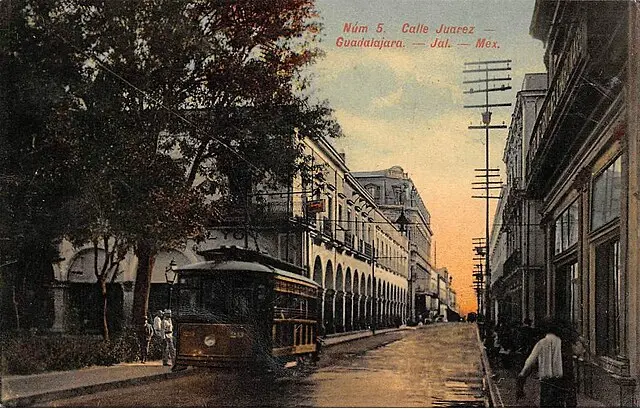 Tranvía Brill en la calle Juárez. 