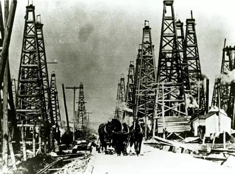Spindletop oil fiel