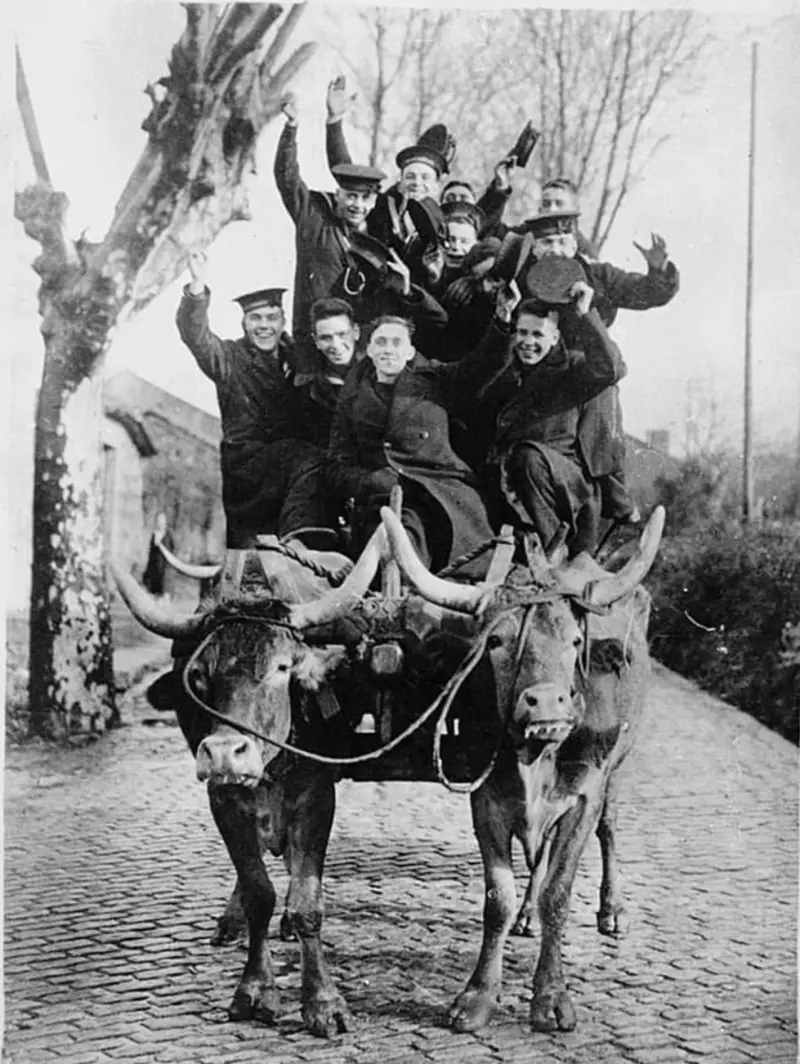 Marineros Ingleses en un carro