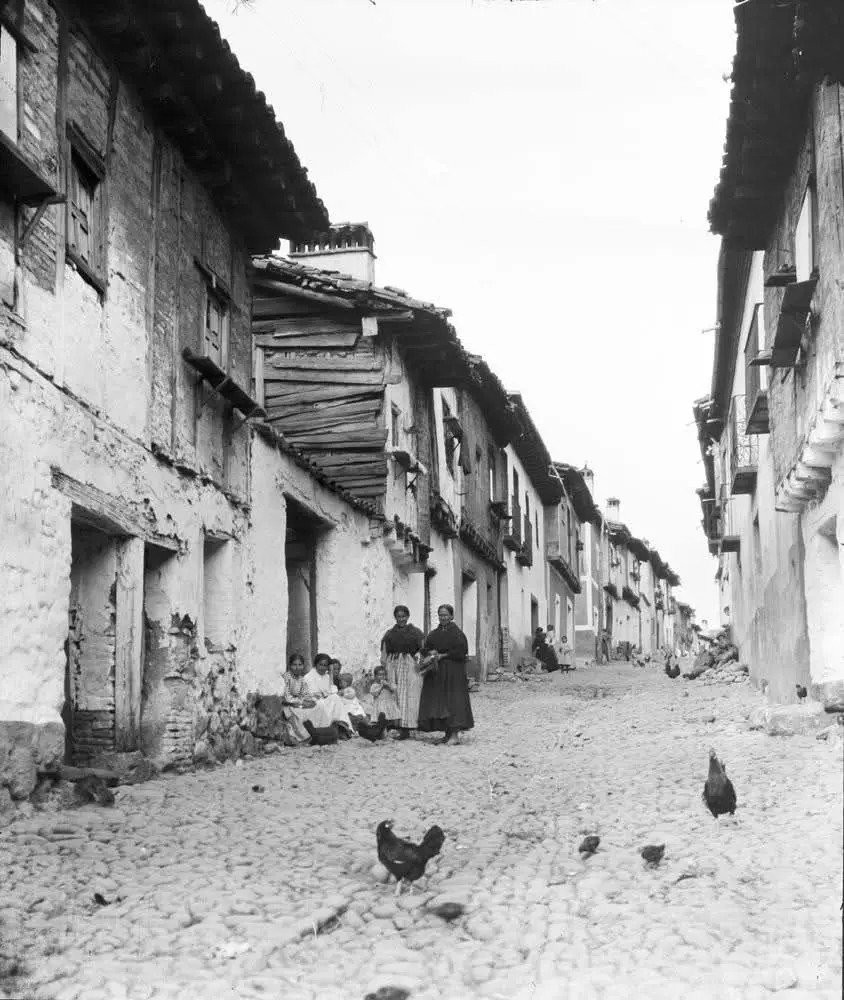 Calle del pueblo. Calle del pueblo.