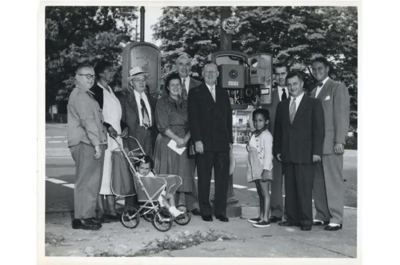New traffic lights at Walnut Avenue