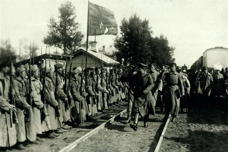 Leon Trotsky welcomes soldiers