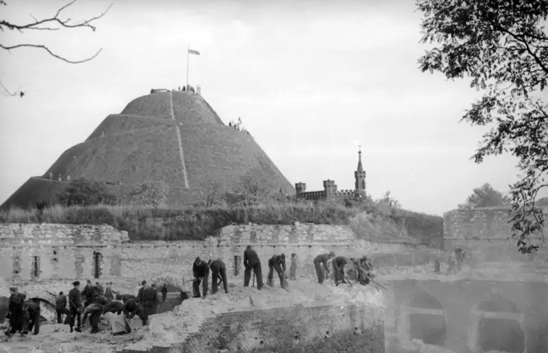 Wyburzanie poaustriackiego Fortu 2 "Kościuszko"