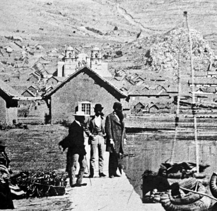 CON LA CATEDRAL AL FONDO