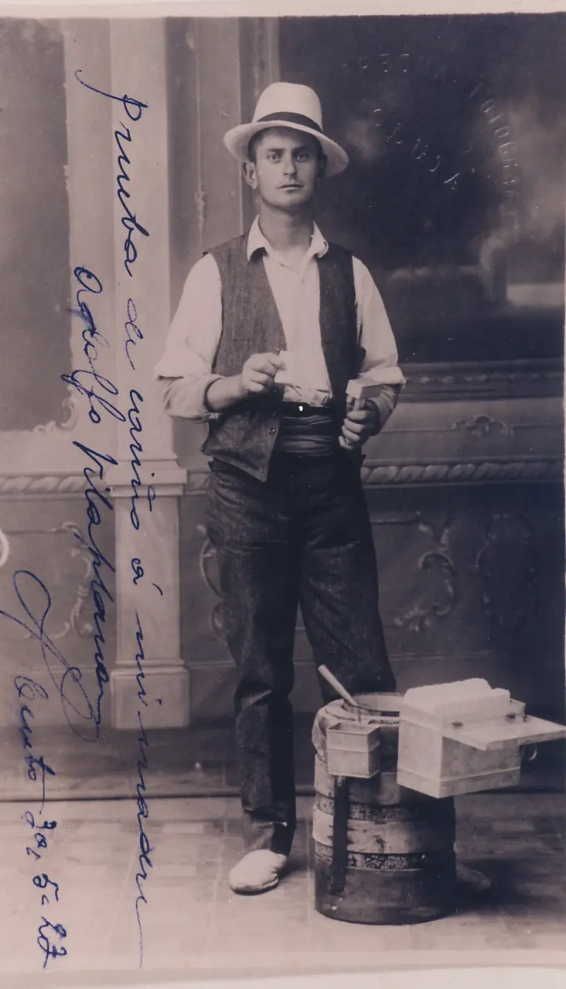 Adolfo "el Petit". Heladero.