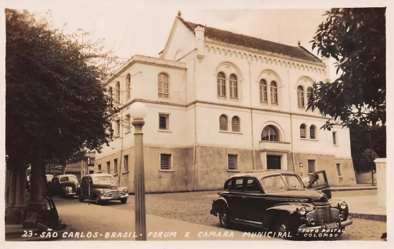 Fórum e Câmara Municipal.