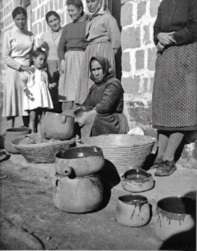 Vendedora de cerámica de Pabillonis