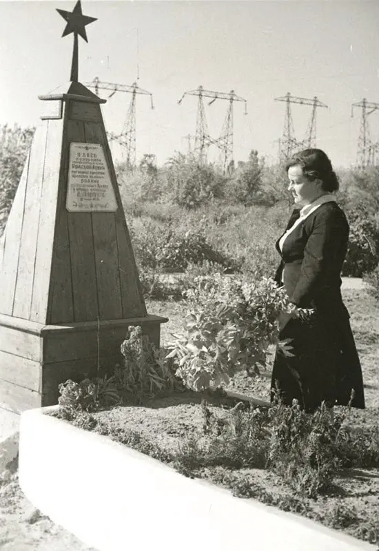 Tomb of the Unknown Hero.