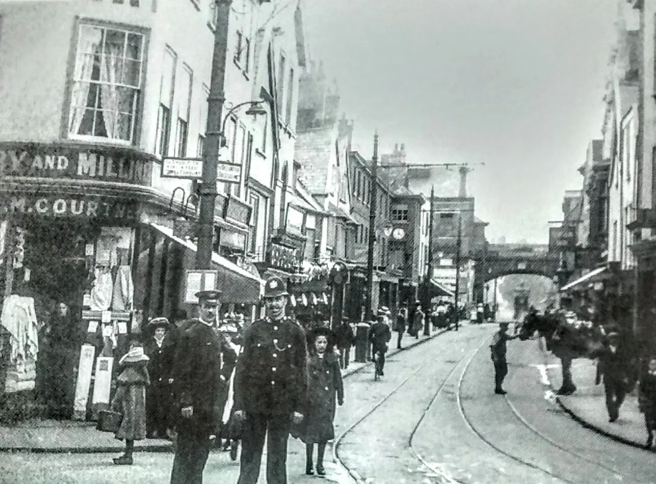 The entrance to Cowick Street 