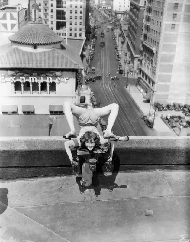 Acrobatics on top of the Chamber of Commerce