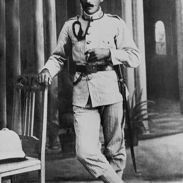 Joven del cuerpo de intendencia