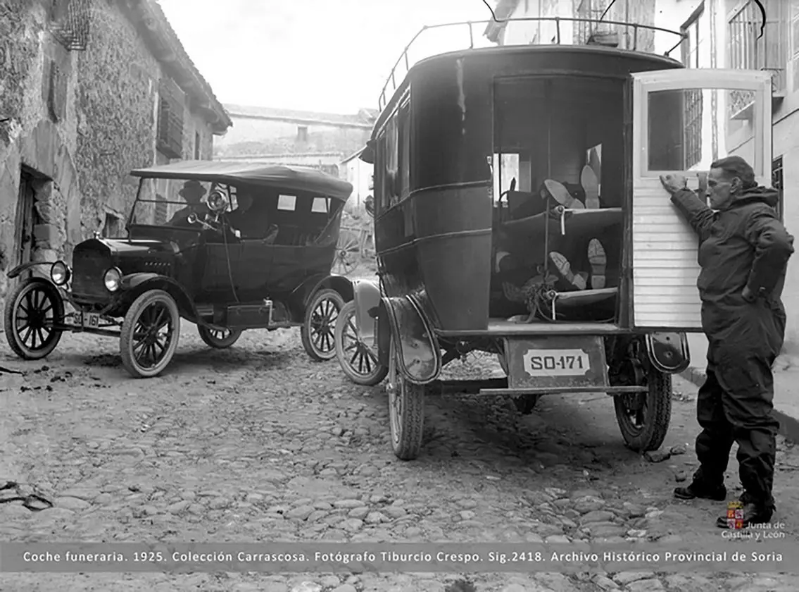 Coche funeraria. Coche funeraria.