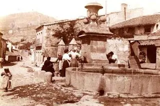 FUENTE EN LA PLAZA