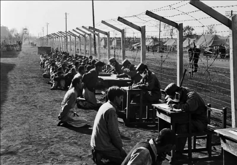 Interrogation of North Korean prisoners