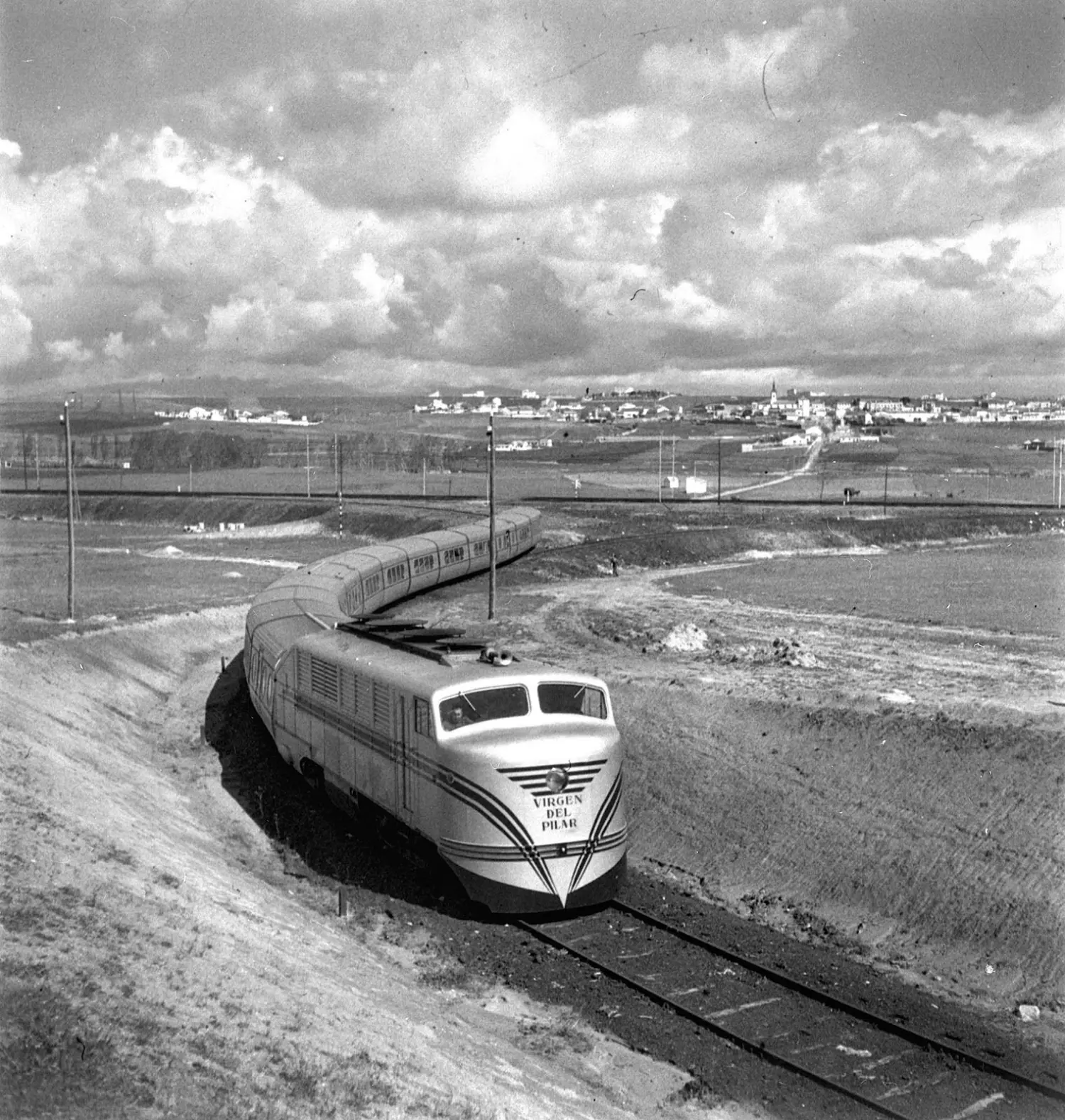 El tren Talgo "Virgen del Pilar"