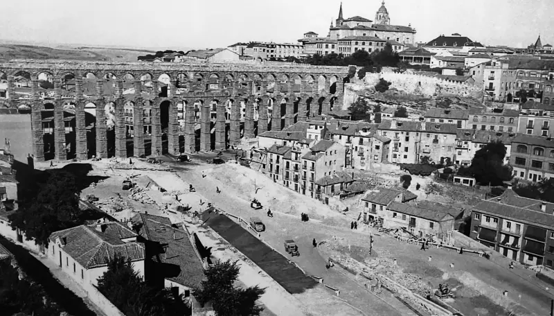 Obras junto al Acueducto.