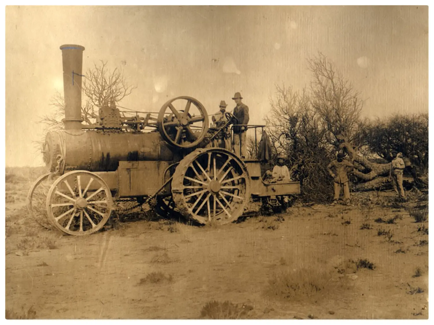 TRACTOR Y TRABAJADORES