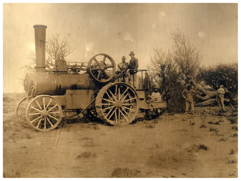 TRACTOR Y TRABAJADORES