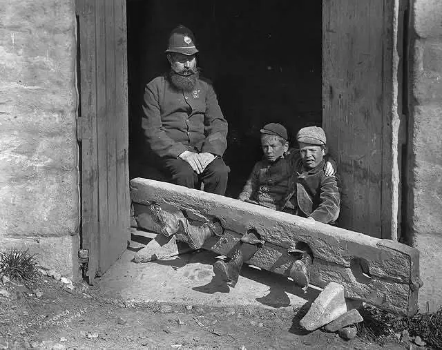 Two juvenile thieving friends