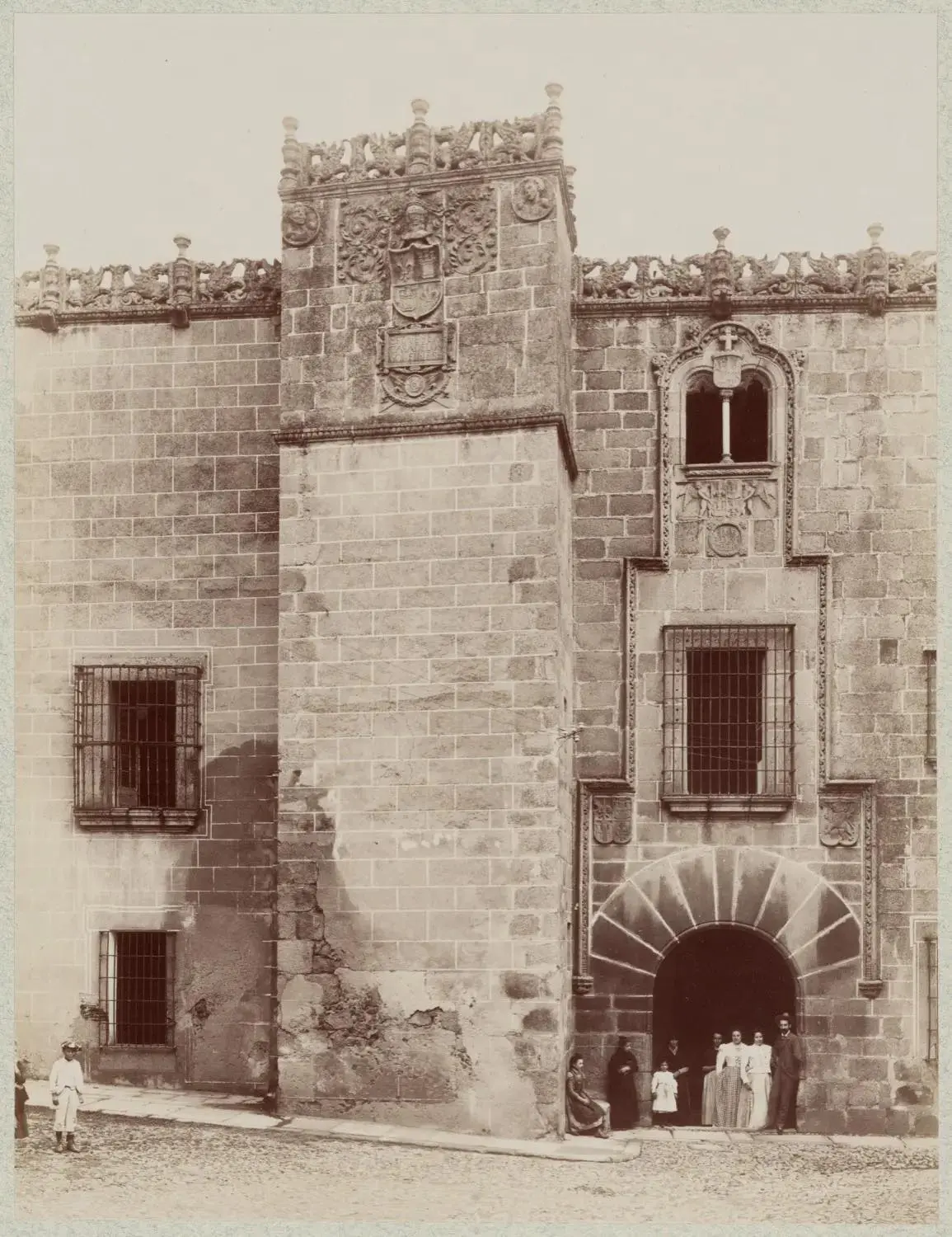 Piedra y linaje en Cáceres