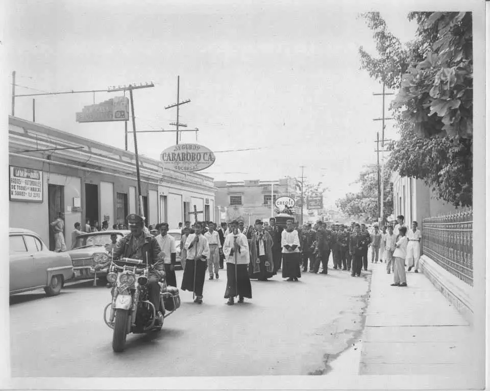 AVENIDA BOLÍVAR CRUCE CON CALLE JUNÍN AVENIDA BOLÍVAR CRUCE CON CALLE JUNÍN