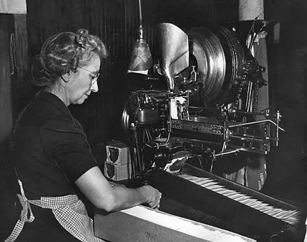 Packaging seeds by machine