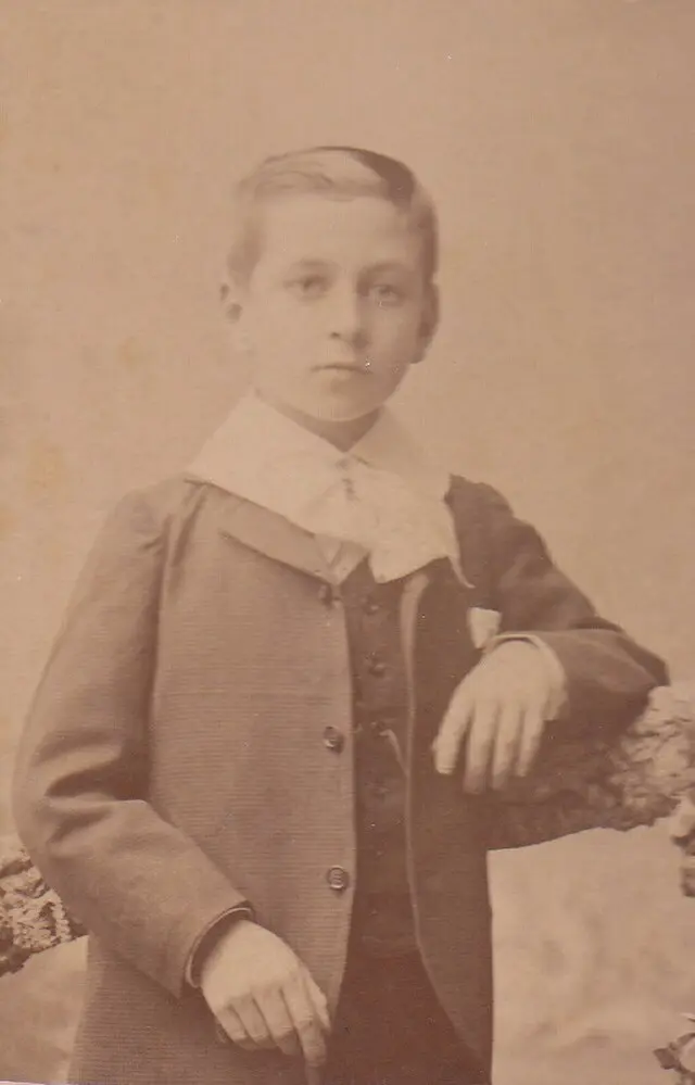 Retrato infantil de Felipe Vergara Astaburuaga – Infancia y memoria familiar