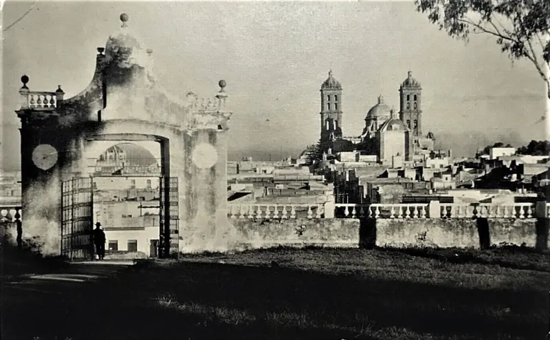 Atrio de la Parroquia del Santo Ángel Custodio de Analco.