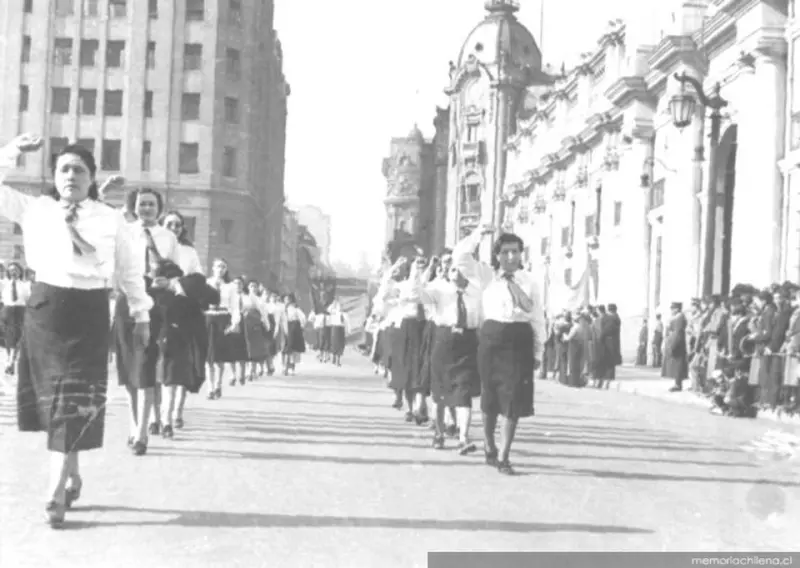 Las mujeres socialistas toman las calles de Santiago