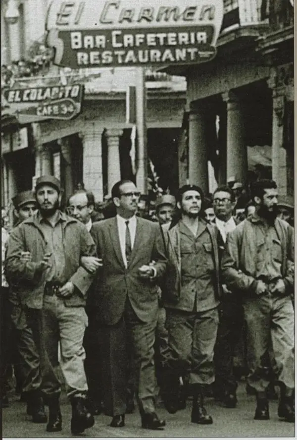 Fidel Castro y el Che Guevara en una marcha