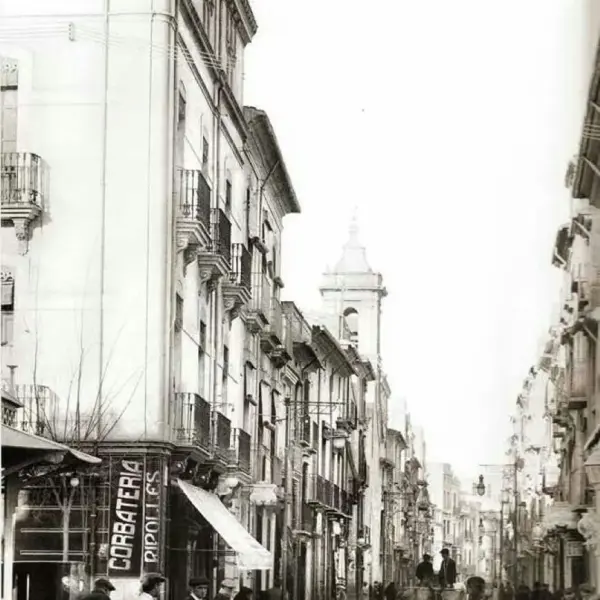 Carrer d'Enmig.