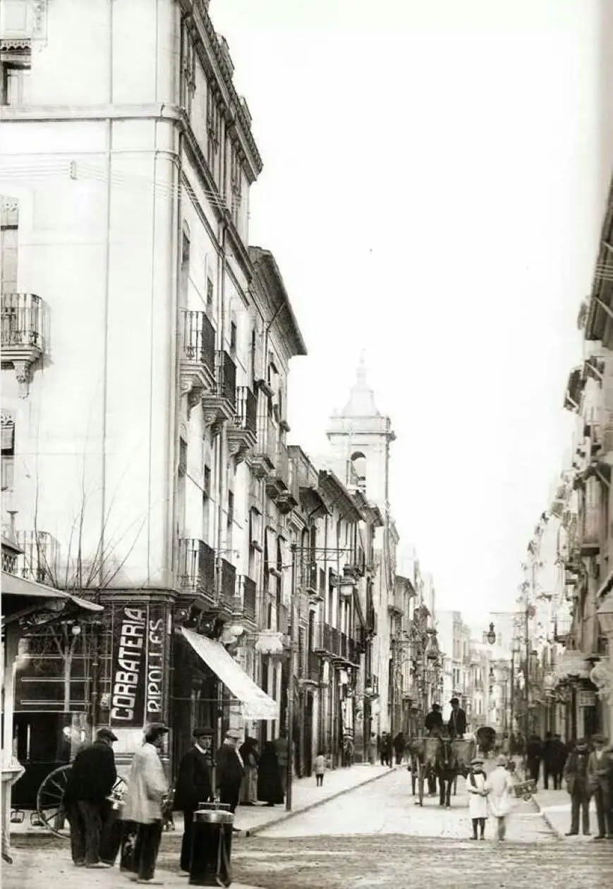 Carrer d'Enmig.
