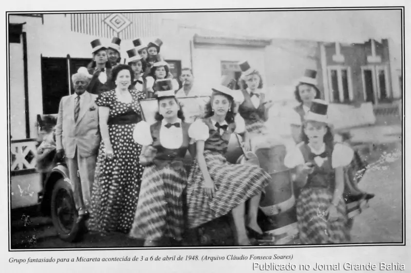 Grupo fantasiado para a micareta 