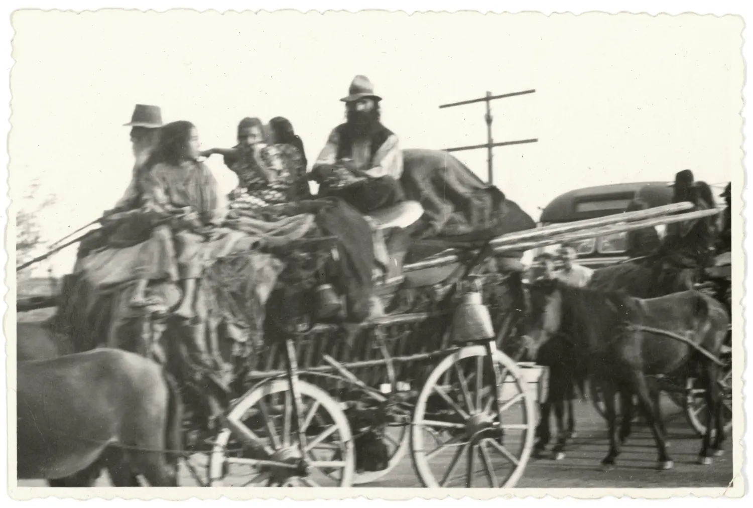 Căruță cu romi nomazi 