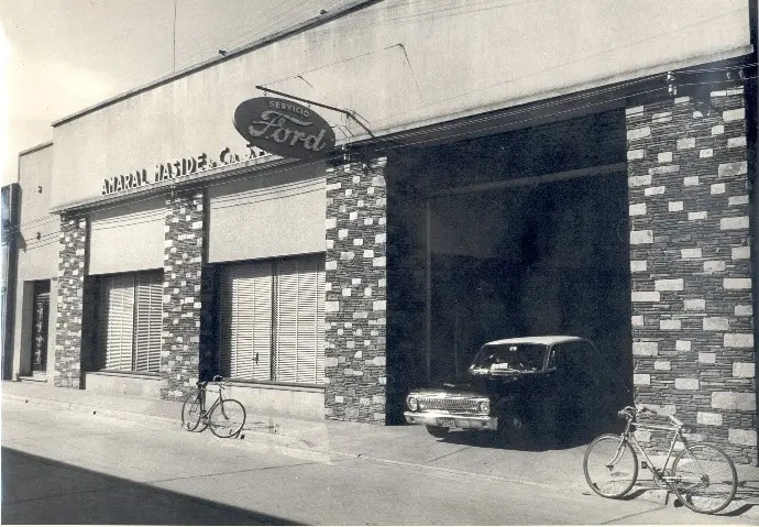 Taller mecánico Ford