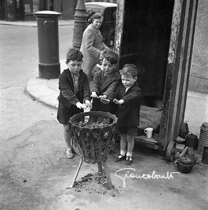 Niños calentándose.