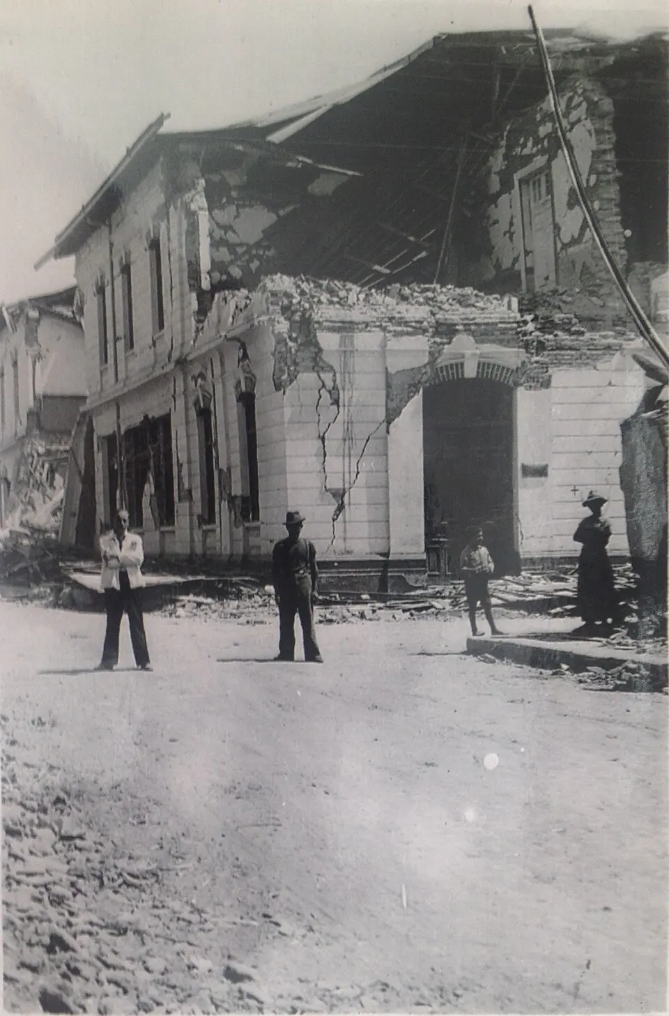 El Liceo de Cauquenes después del gran terremoto