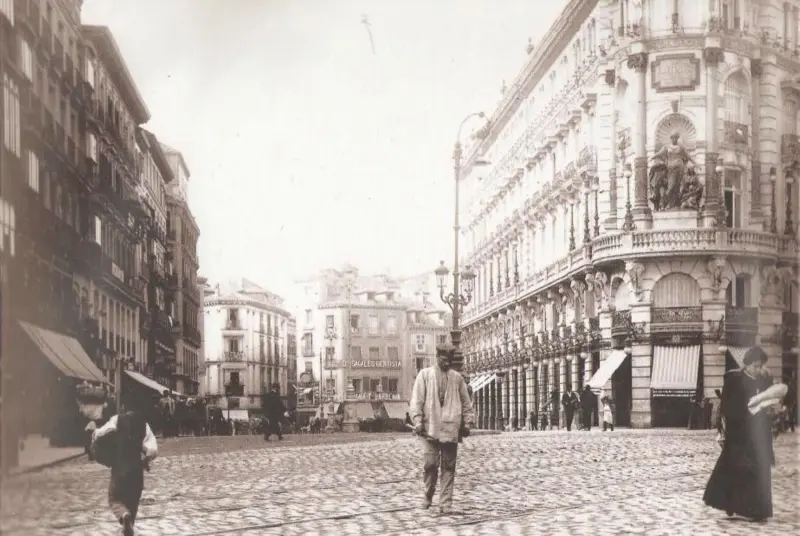 Calle Sevilla vista desde la calle de Alcalá.