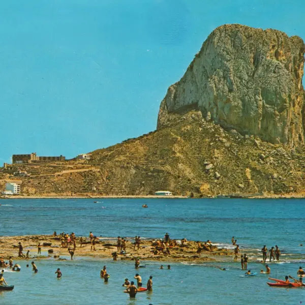 Playa Arenal y Peñón de Ifach. 