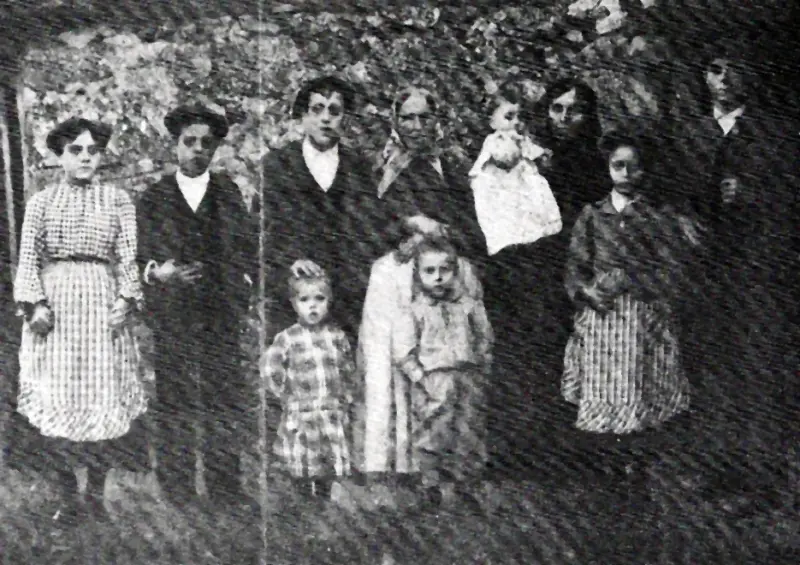 Familia Bejarana inscrita para emigrar.