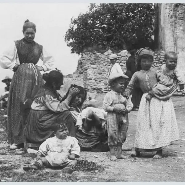 Familia cuidando unos de los otros.