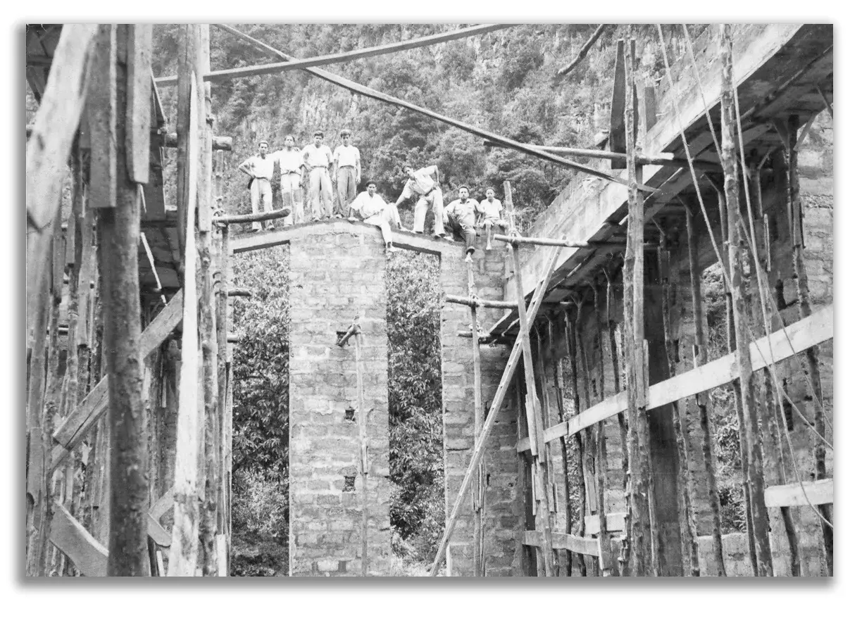 Construcción central eléctrica El Mulato