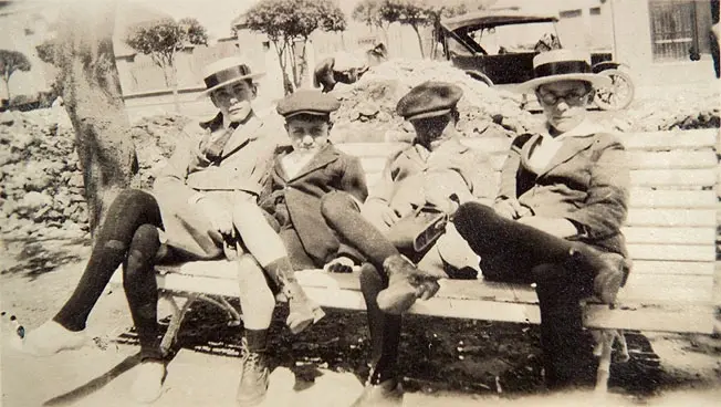 Niños en la Plaza Mitre. 