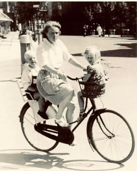 Mum with her two kinds