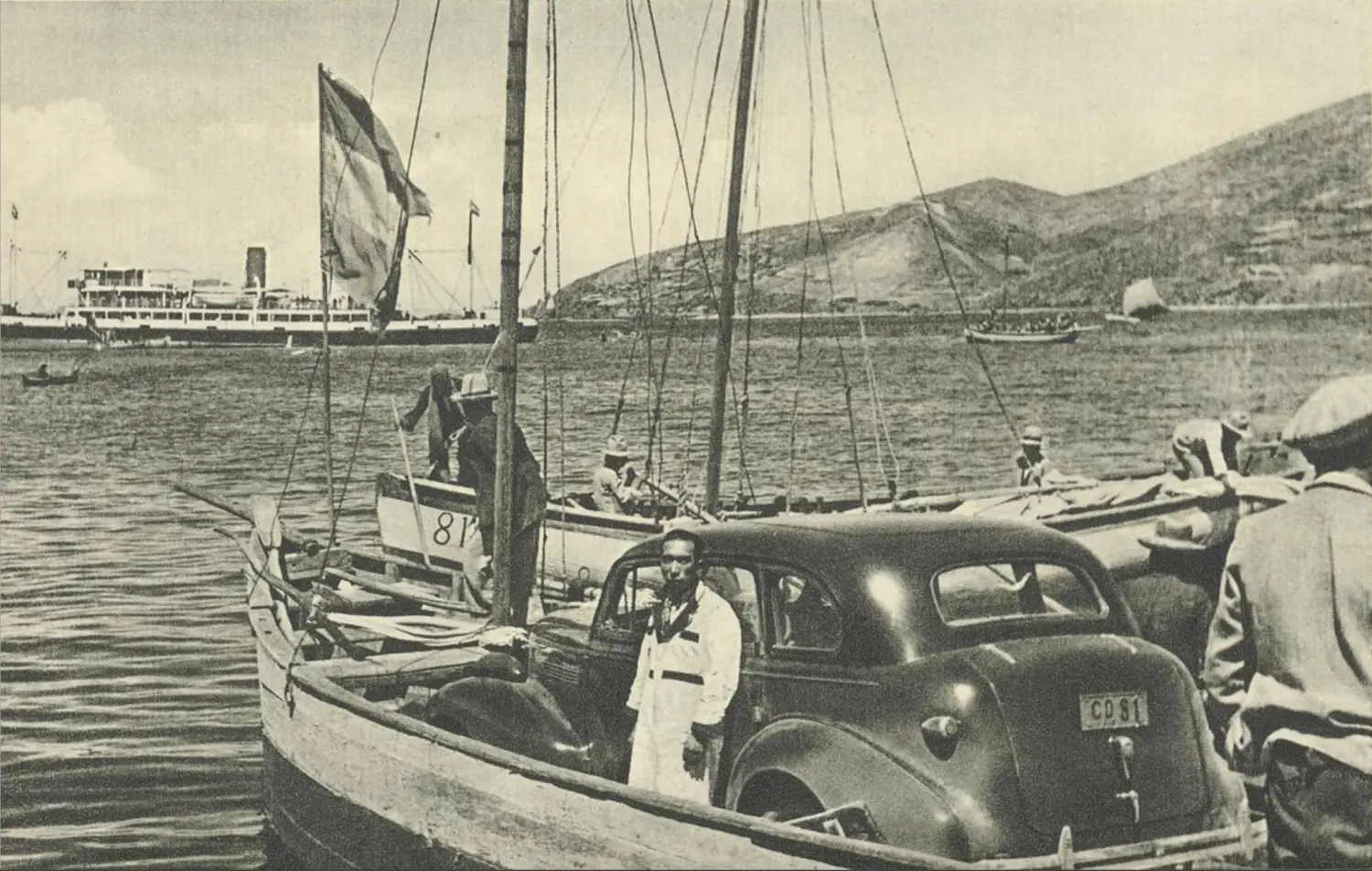 El cruce de vehículos en el lago 